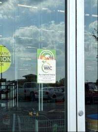 Sign on sliding doors stating that this is a wic retailer
